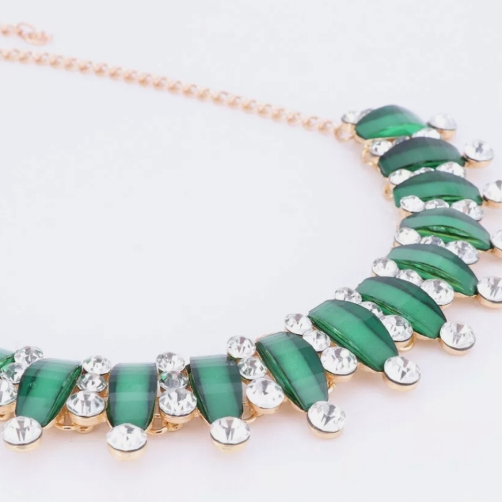 18K gold plated green and white crystal necklace earrings set - Picture 9 of 12